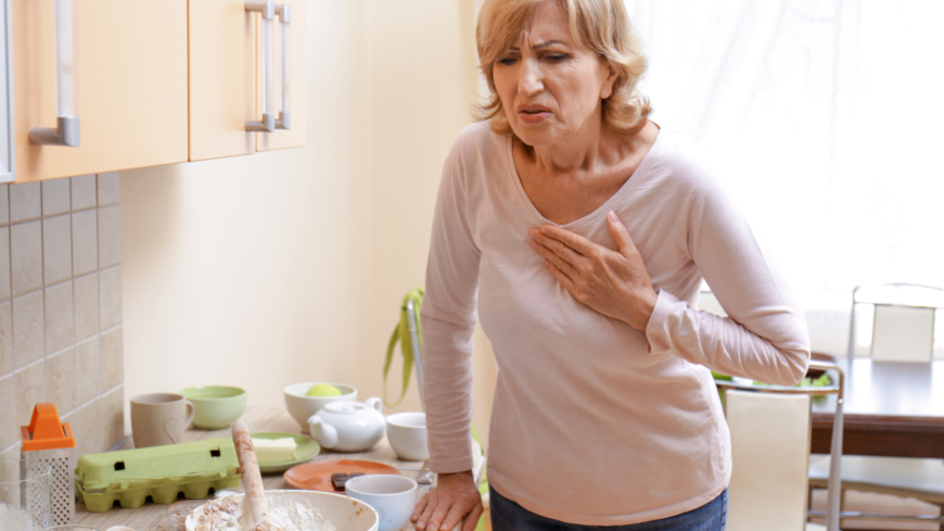 Vanliga symtom vid förmaksflimmer är hjärtklappning, försämrad fysisk ork eller smärta i bröstet. Foto: Shutterstock